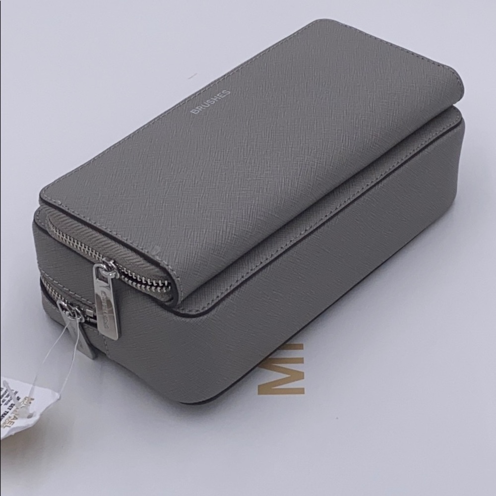 Michael Kors Large Double Travel Pouch Pearl Grey - Picture 10 of 16